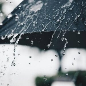 Chiêm bao thấy trời mưa điềm gì? 10+ giấc mơ thường gặp nhất