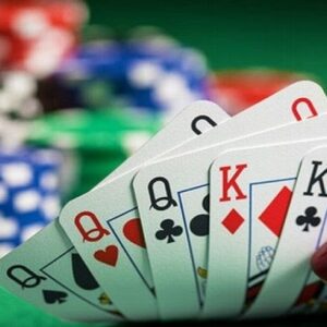 Nằm mơ thấy đánh bài báo hiệu điều gì? Cùng gi8 giải mã