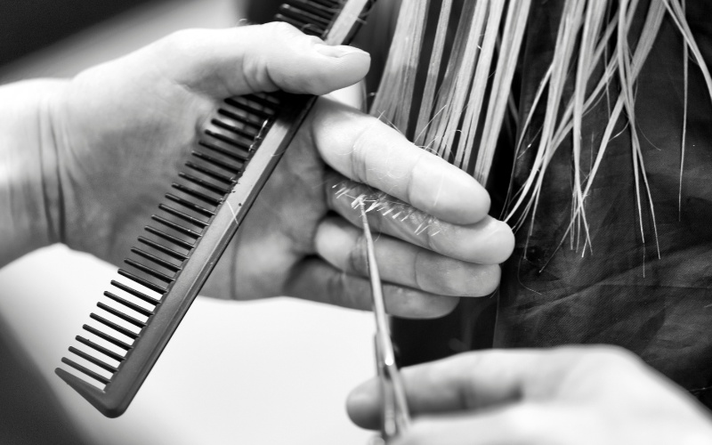 Mơ thấy bị cắt tóc | Giải mã điềm lành hay dữ cùng Gi8