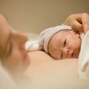 Mơ thấy em bé sơ sinh có ý nghĩa gì? Tìm hiểu cùng Gi8