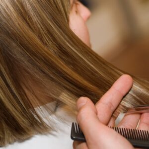 Ngủ mơ thấy cắt tóc ngắn | 4 điềm báo có thể đến với bạn