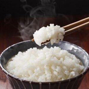 Mơ thấy ăn cơm với người lạ danh con gi? Gi8 giải mã giấc mơ