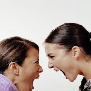 Mơ thấy chửi nhau là điềm gì? Cùng gi88 giải mã chi tiết