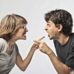 Mơ thấy cãi nhau đánh con gì và 7 ý nghĩa thú vị về giấc mơ