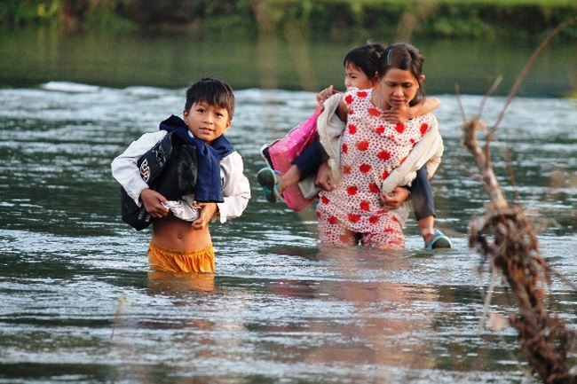 Chiêm bao thấy lội nước đánh con gì? Giải mã mới nhất 2023