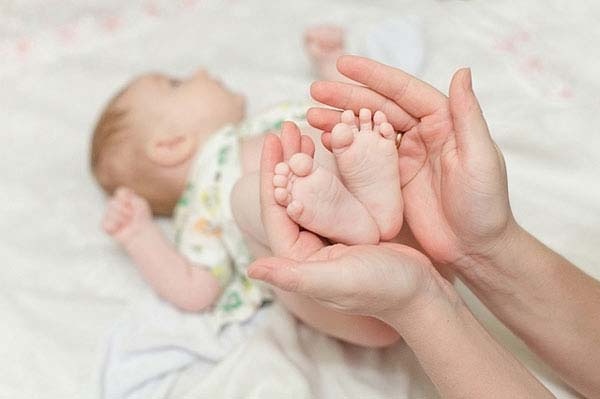 Chiêm bao thấy sinh em bé tốt hay xấu? 7749 điềm báo