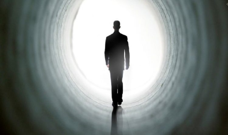 Chiêm bao thấy người chết về: Tất tay con gì để may mắn?