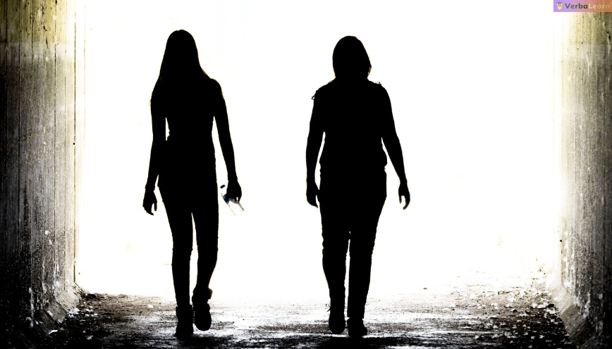 Chiêm bao thấy nói chuyện với người chết điềm gì? Gi8 giải mã