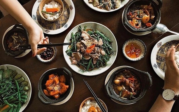 Mơ thấy đồ ăn đánh con gì? Ý nghĩa trong từng giấc mơ