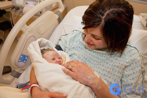 Nam giới mơ thấy mình sinh con – một giấc mơ cho thấy sự bất an và lo lắng đang hiện hữu Nam giới mơ thấy mình sinh con - một giấc mơ cho thấy sự bất an và lo lắng đang hiện hữu