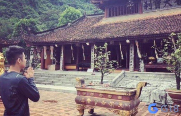 Mơ thấy mình đi chùa, thắp hương là điềm rất may mắn Mơ thấy mình đi chùa, thắp hương là điềm rất may mắn