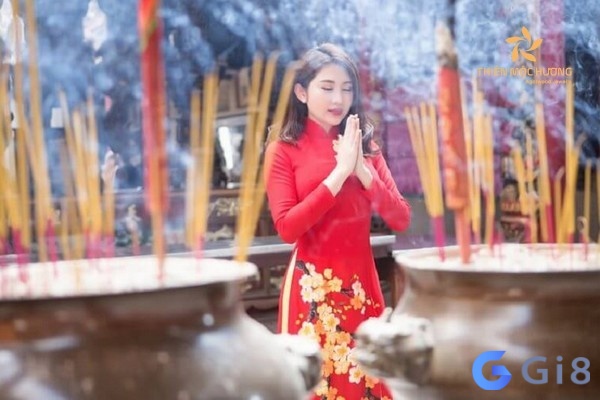 Nằm chiêm bao thấy mình đang thắp nhang dự báo may mắn trong công việc Nằm chiêm bao thấy mình đang thắp nhang dự báo may mắn trong công việc