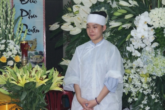 Mơ thấy người mặc áo tang trắng: Ý nghĩa và thông điệp đặc biệt