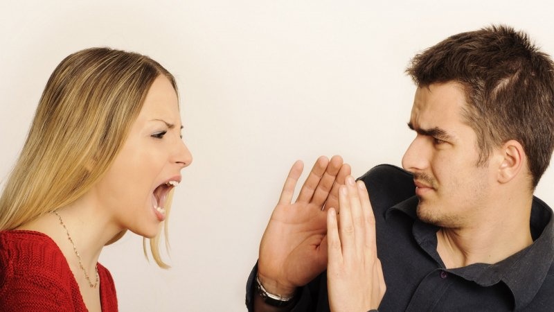 Nằm mơ thấy mình bị chửi đánh con gì? Số mấy may mắn?