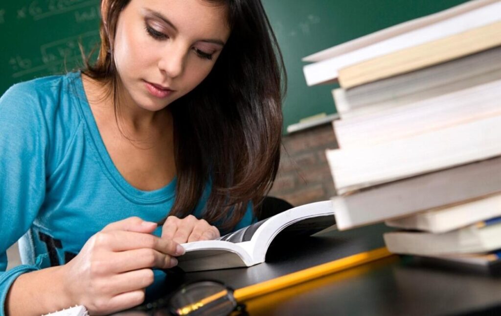 Mơ thấy đi học lại là điềm gì? Đề thủ đánh số mấy?