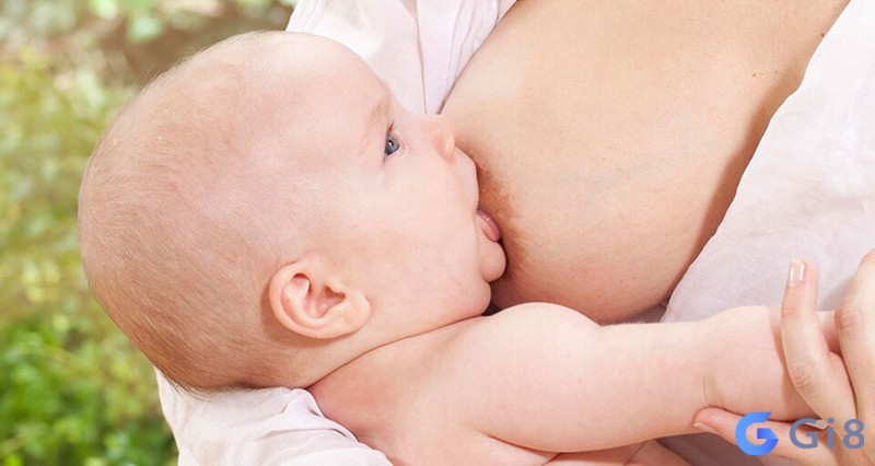 Nằm mơ thấy mình cho em bé bú có thể là điềm lành hoặc dữ Nằm mơ thấy mình cho em bé bú là điềm lành hoặc dữ tùy tình tiết chiêm bao