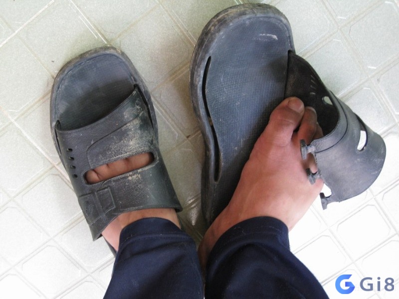 Nằm mơ thấy dép bị đứt / rách là chuyện xấu sắp xảy ra cần cảnh giác nhé Nằm mơ thấy dép đứt / rách là chuyện xấu sắp xảy ra cần cảnh giác nhé