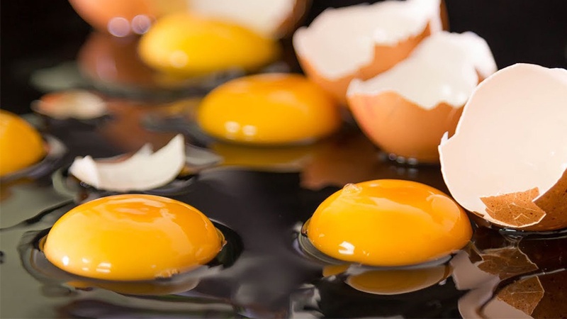 Mơ thấy trứng gà vỡ là điềm tốt hay xấu? Đánh con gì?