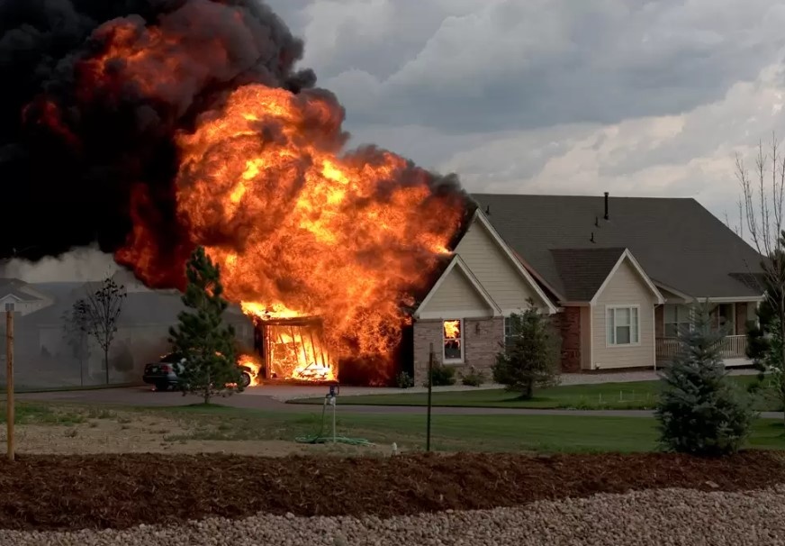 Nằm mơ thấy cháy nhà hàng xóm đánh đề số mấy chuẩn?