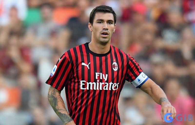Alessio Romagnoli tấm khiên vững chắc của Lazio cũng được bình chọn nằm trong hậu vệ hay nhất c2 Alessio Romagnoli tấm khiên vững chắc của Lazio cũng được bình chọn nằm trong hậu vệ hay nhất c2