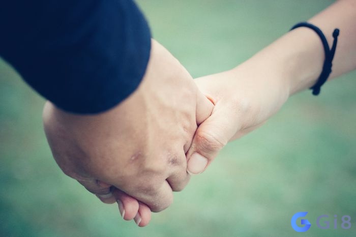 Mơ đàn ông nắm tay mình liên quan tới tình cảm Mơ thấy đàn ông nắm tay mình liên quan tới tình cảm