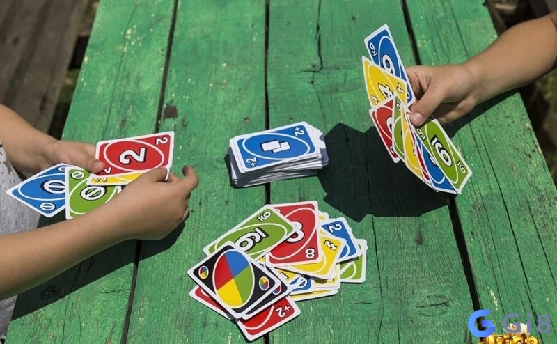 Luật Combo cộng dồn lá +2, +4, còn luật Đúp cho phép đánh hai lá giống nhau cùng lúc để rút ngắn bài Luật Combo cộng dồn lá +2, +4, còn luật Đúp cho phép đánh hai lá giống nhau cùng lúc để rút ngắn bài