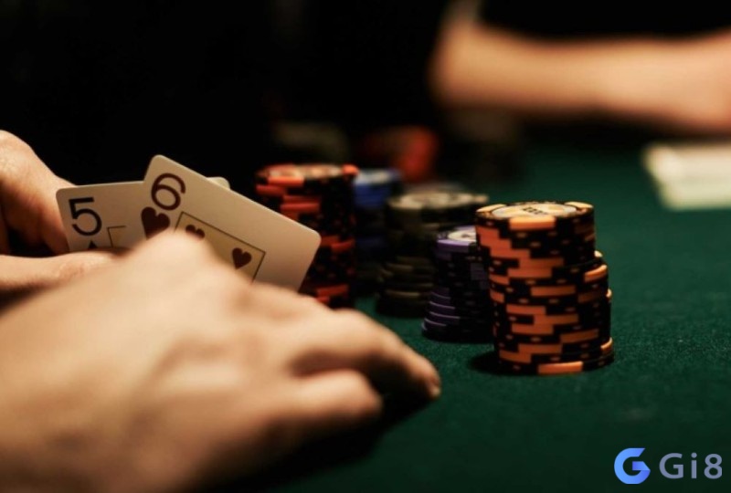 Fold đúng lúc là kỹ năng quan trọng để bảo toàn chip trong poker