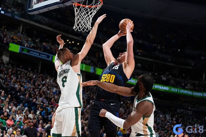 Lợi thế sân nhà và áp lực giải đấu có thể ảnh hưởng đáng kể đến nhịp độ và tổng điểm trận đấu.