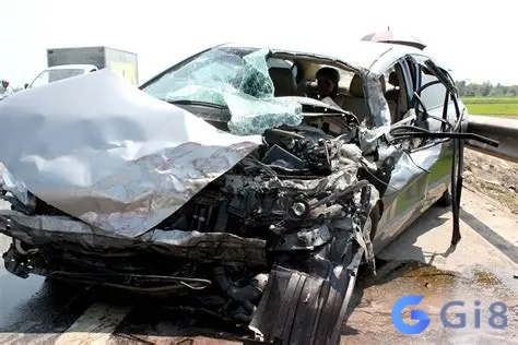 Mơ lái ô tô gặp tai nạn - Bạn đang mất kiểm soát trong cuộc sống