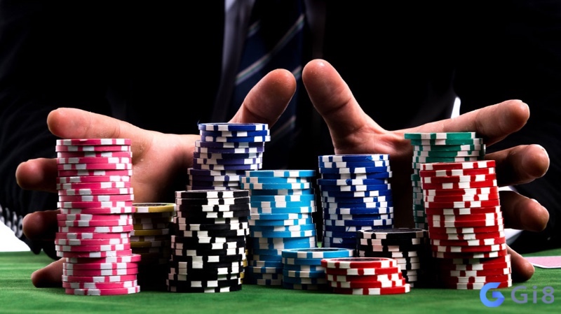 Người chơi poker kết hợp equity với pot odds và implied odds để đưa ra quyết định Call, Fold hay Raise hợp lý và tối ưu lợi nhuận
