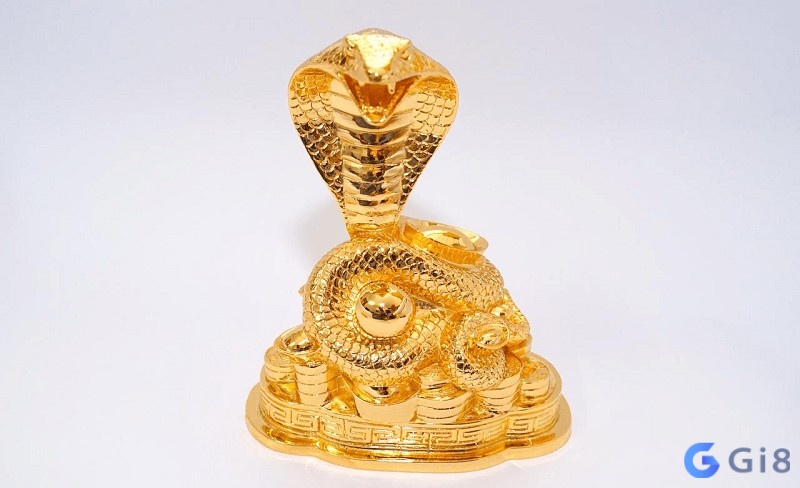 Rắn thường gắn liền với may mắn, thịnh vượng và trí tuệ nên thường được đúc tượng trưng bày Rắn thường gắn liền với may mắn, thịnh vượng và trí tuệ nên thường được đúc tượng trưng bày