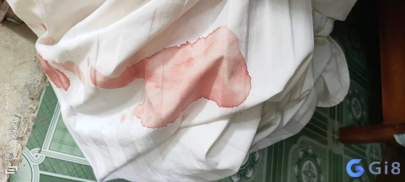 Mơ thấy m&aacute;u kinh đ&aacute;nh con g&igrave;? t&igrave;m c&aacute;ch che giấu vết m&aacute;u l&agrave; đang giấu cảm x&uacute;c kh&ocirc;ng muốn ai thấy