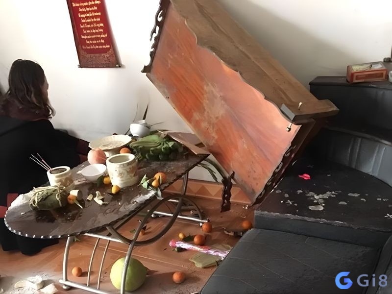 Nhìn chung thì mơ thấy bàn thờ bị đổ có phần lớn nghiêng về dạng như một lời nhắc nhở cho những chuyện không tốt