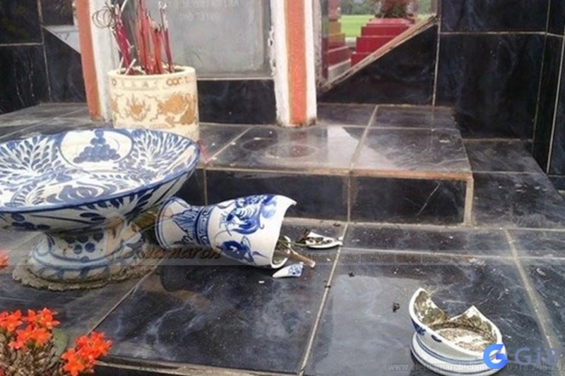 mơ thấy bàn thờ bị đổ là của nhà người khác thì cẩn thận bạn đang bị cuốn vào “chuyện thiên hạ”