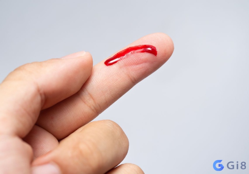 Hình ảnh máu đỏ tươi trong mơ là dấu hiệu của sự sung túc và cơ hội phát triển