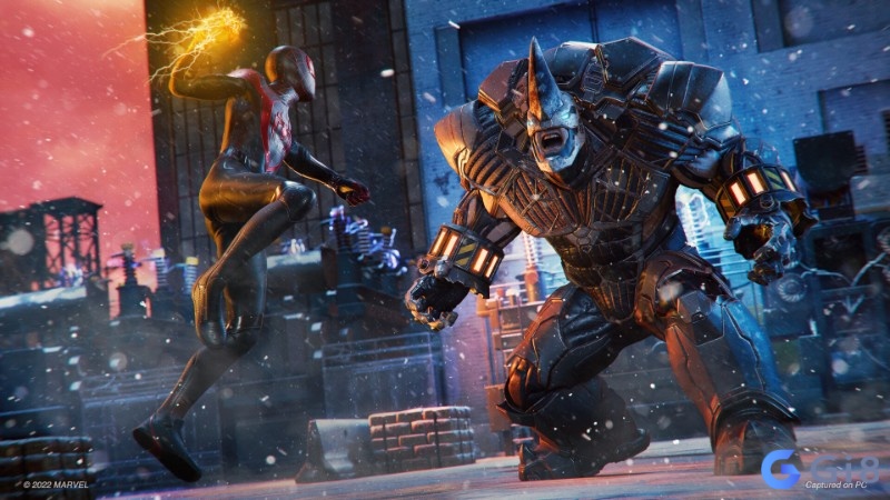 Spider Man tung combo, né đòn và khống chế đám đông bằng tơ cùng thiết bị hỗ trợ