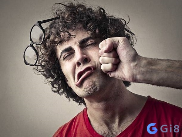 Mơ thấy mình bị đánh bởi người quen là điềm báo xấu cho nhiều mặt