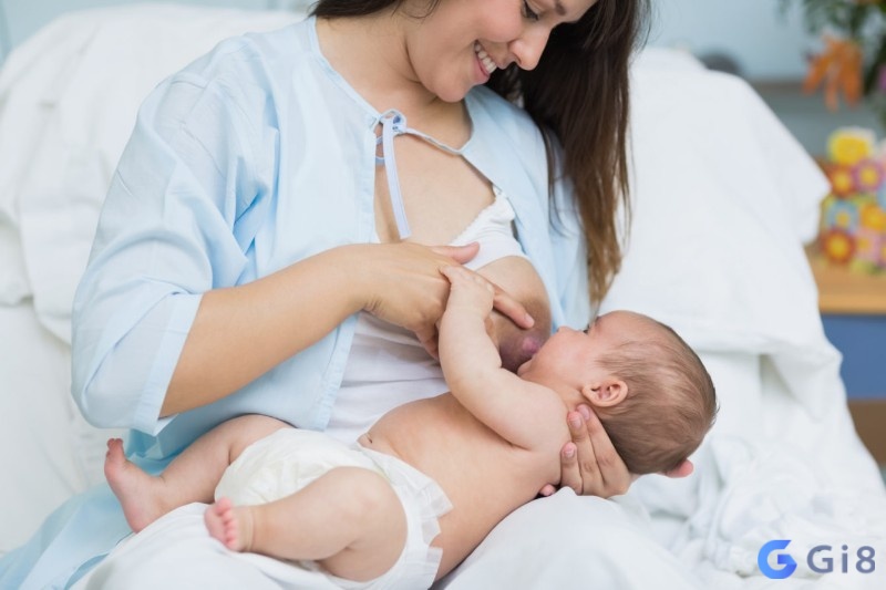 Nằm mơ thấy mình cho con người khác bú và bạn đang khóc thì bạn nên chia sẻ với người thân để giải tỏa tinh thần