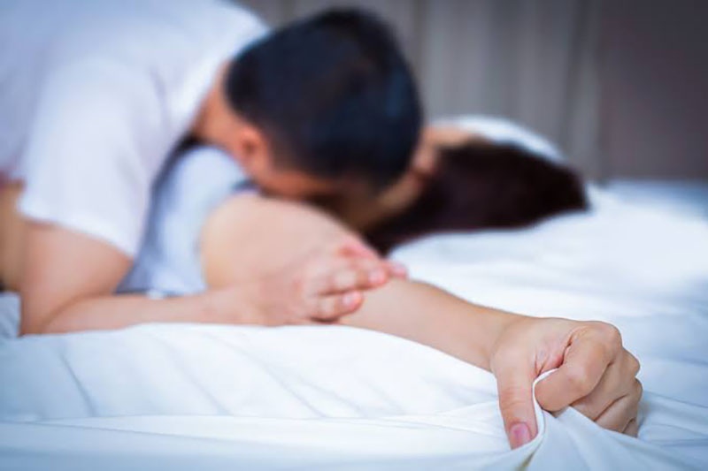 Mơ thấy quan hệ với vợ chồng đánh con gì? Điềm lành hay dữ?