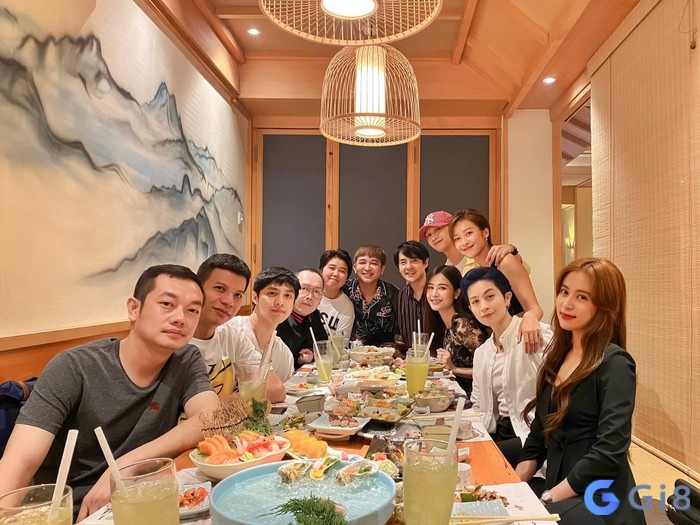 Mơ thấy nhóm đông bạn bè họp mặt thể hiện cho mong muốn kết nối bạn bè