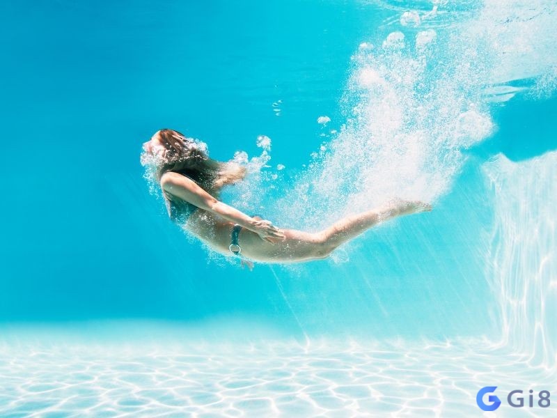 Giải mã giấc mơ thấy bơi lội số mấy và các điềm báo liên quan