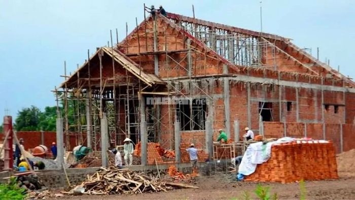 Mơ thấy hàng xóm xây nhà đánh con gì? Điềm báo lành hay dữ?