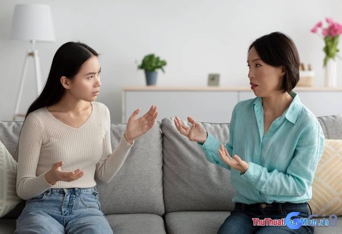 Mơ thấy cãi nhau với người lạ ngay tại nhà mình thể hiện cho cảm giác không thoải mái với các yếu tố bên ngoài