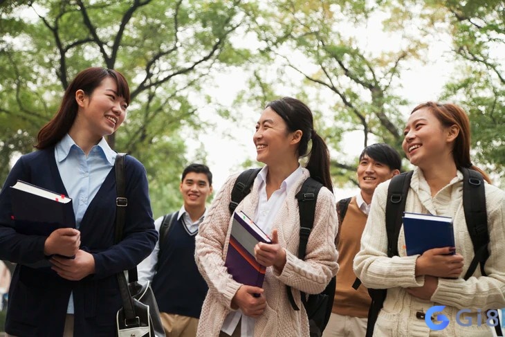 Giấc mơ thấy đi học lại và gặp lại bạn cũ thể hiện cho sự hoài niệm về một khoảng thời gian đã qua