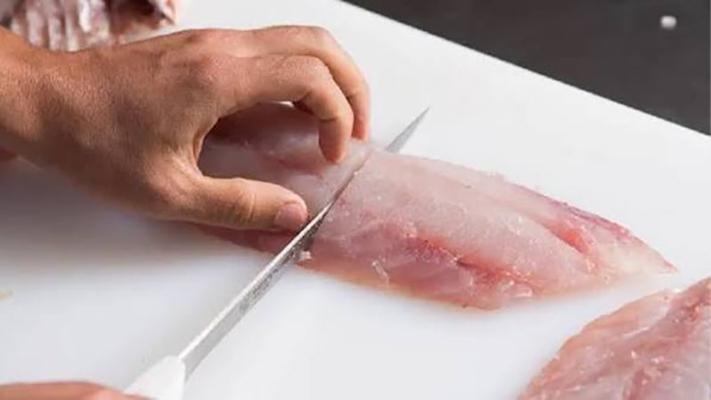 Mơ thấy thịt cá đánh số gì? Điềm báo và con số may mắn?
