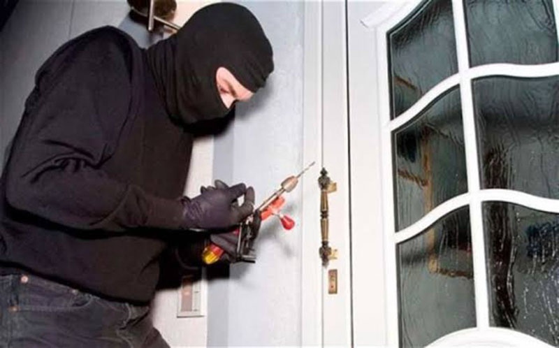 Nằm mơ thấy trộm vào nhà đánh con gì? Điềm báo lành hay dữ?