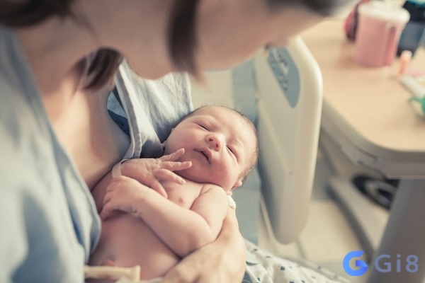 Giấc mơ thấy người khác sinh con thể hiện sự quan tâm của bạn đến họ