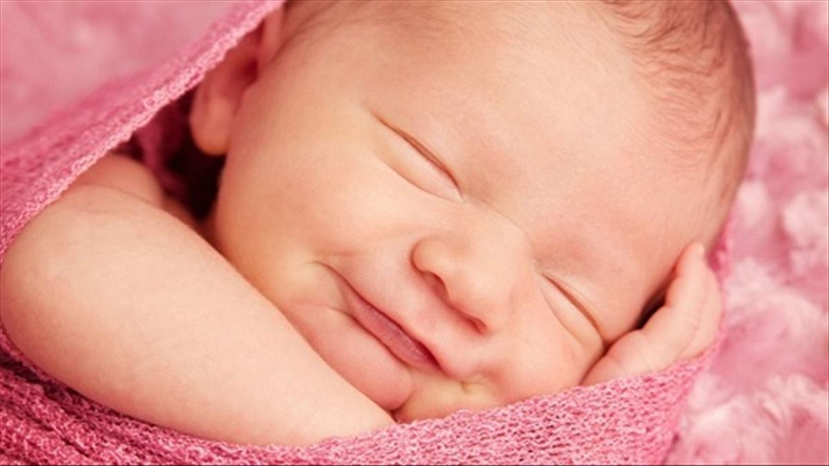 Mơ thấy sinh con số mấy? Giải mã điềm báo & con số may mắn